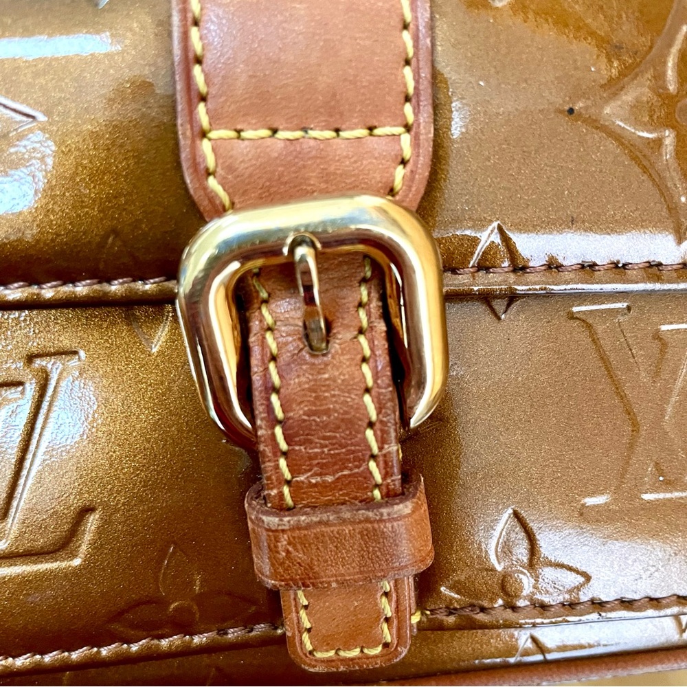 Louis Vuitton Authentic Vernis Christie MM Crossbody Bag - Picture 14 of 15